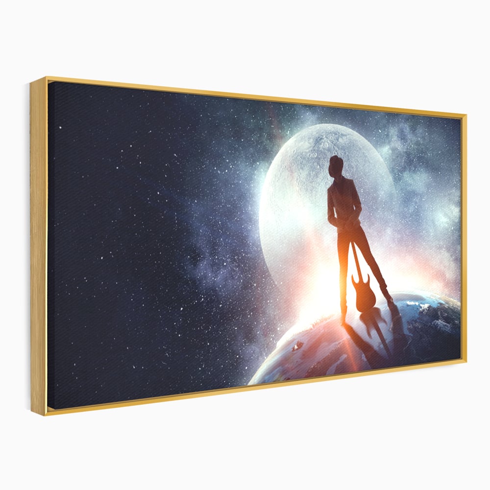 Tablou canvas cu ilustratie digitala cu un cantaret pe glob, in rama de aluminiu auriu